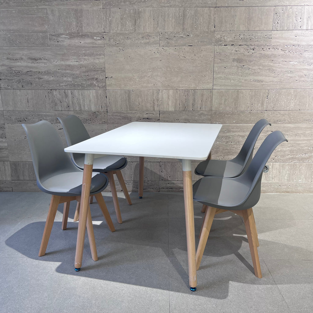 TABLE A MANGER 120*80 CM AVEC 4 CHAISES PERLA