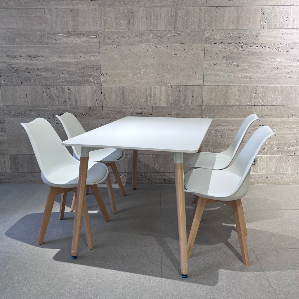 TABLE A MANGER 120*80 CM AVEC 4 CHAISES PERLA