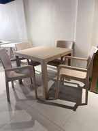 TABLE A MANGER 90*90 + 4 CHAISES