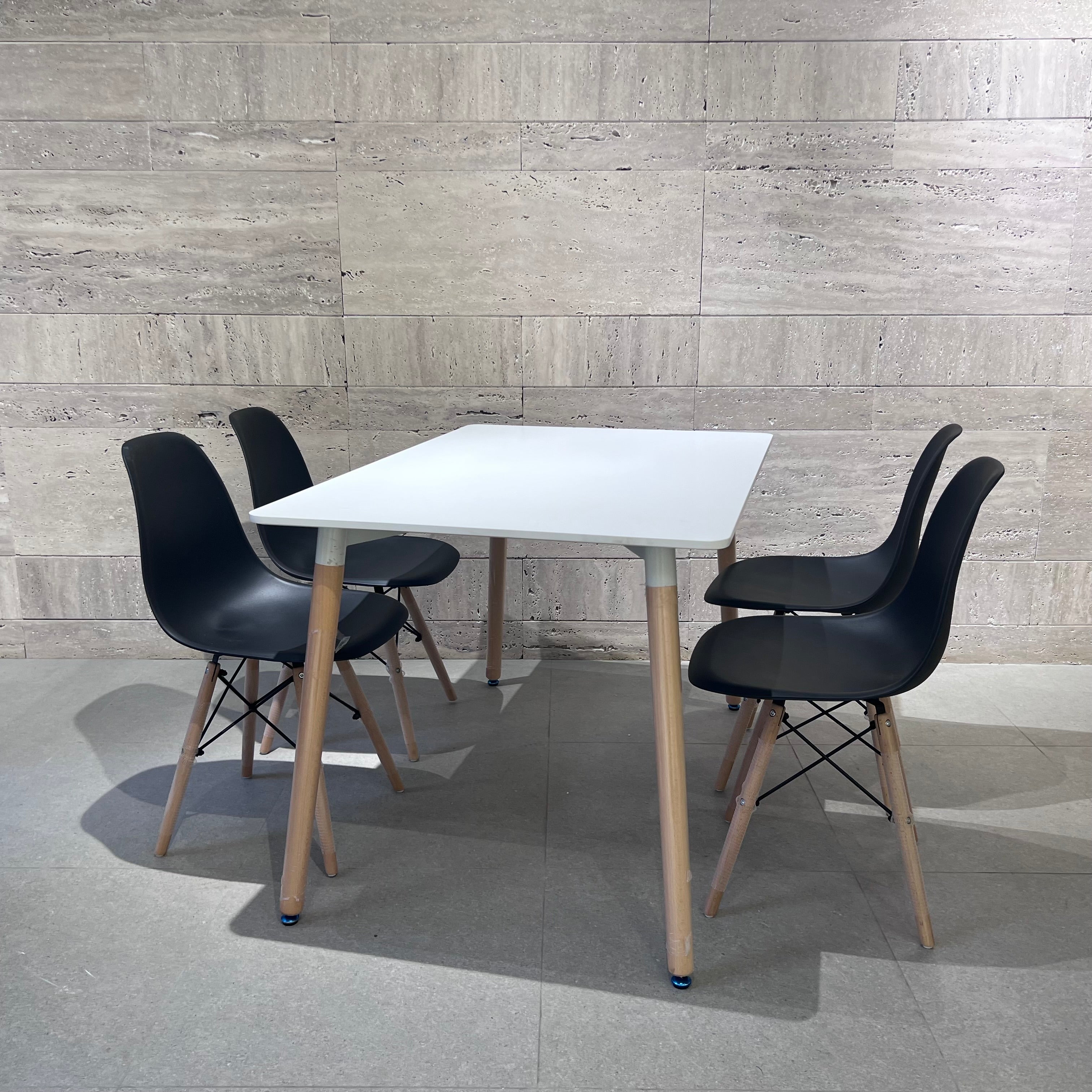 TABLE A MANGER 120*80 + 4 CHAISES SCANDY ( couleurs au choix)