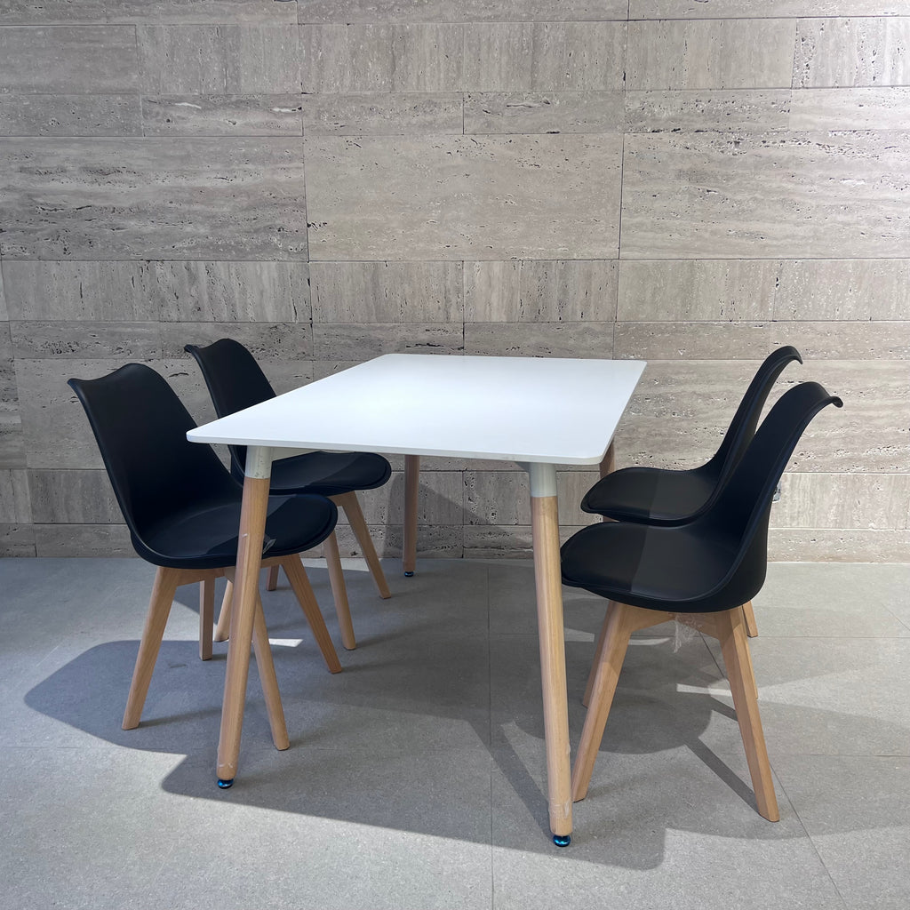 TABLE A MANGER 120*80 CM AVEC 4 CHAISES PERLA