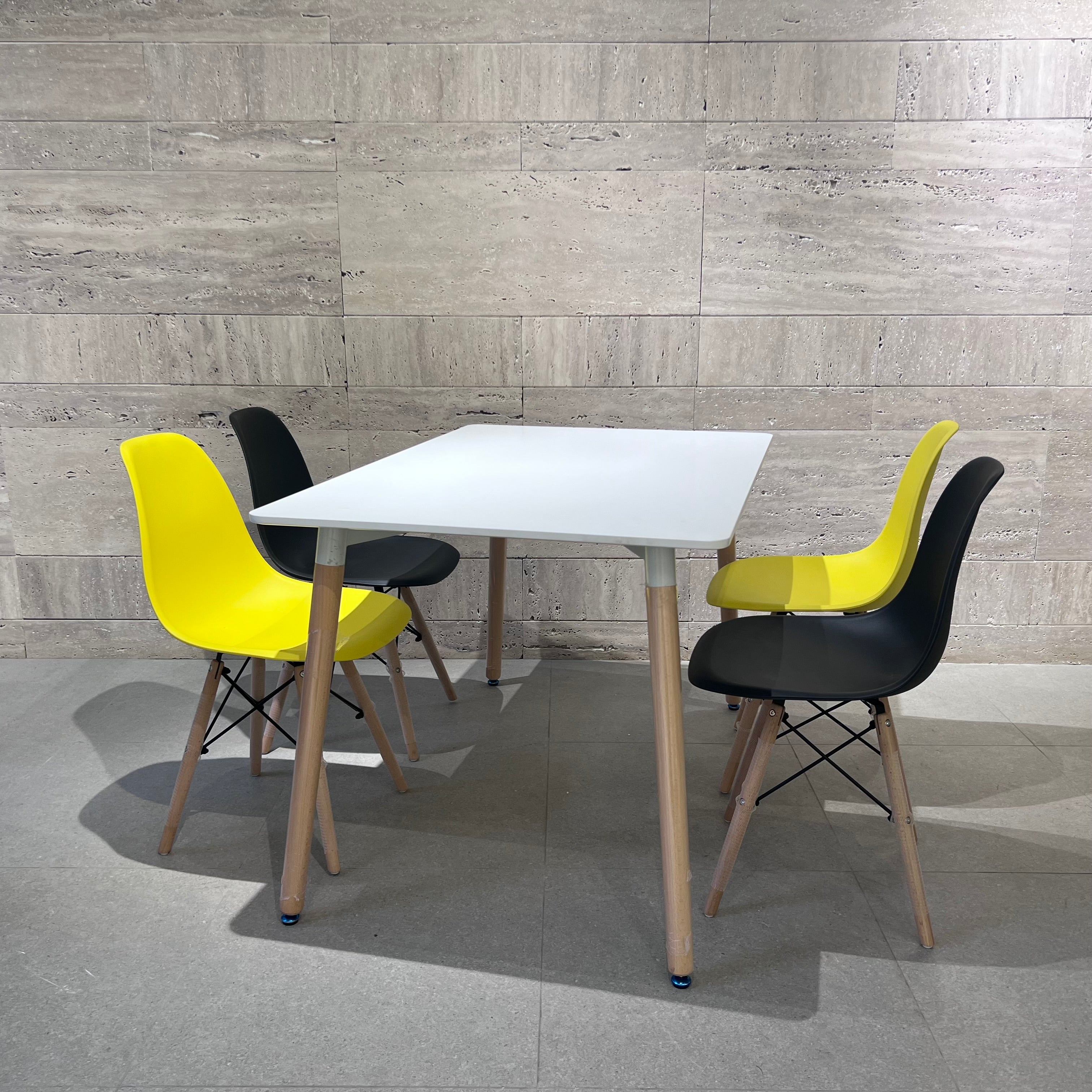 TABLE A MANGER 120*80 + 4 CHAISES SCANDY ( couleurs au choix)