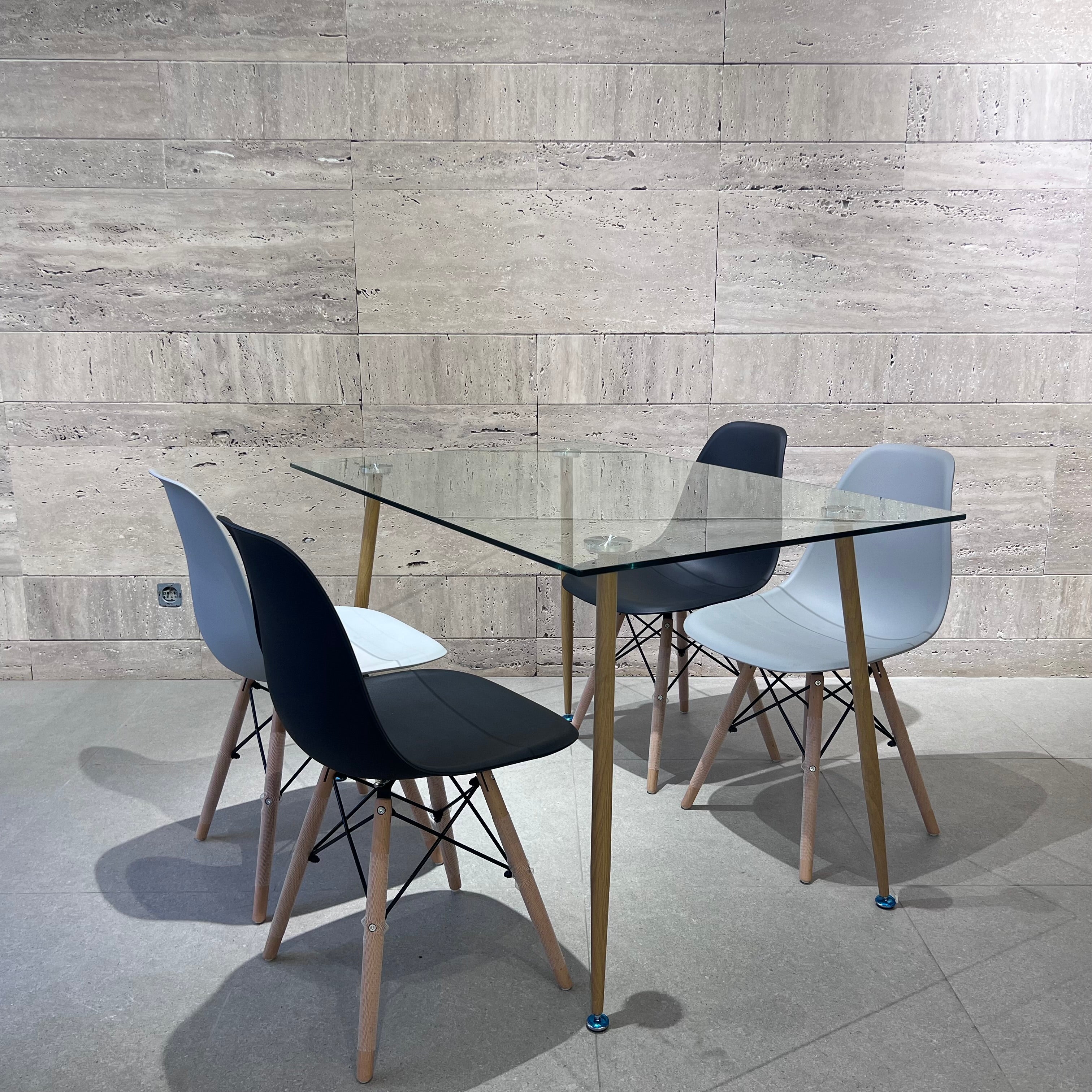 TABLE A MANGER EN VERRE 120*80 CM AVEC 4 CHAISES SCANDY