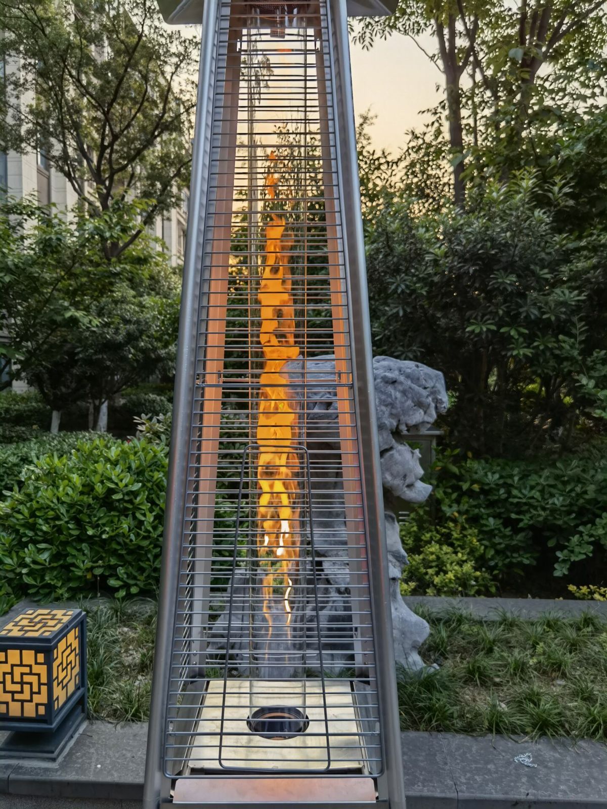 CHAUFFE TERRASSE PYRAMIDE INOX